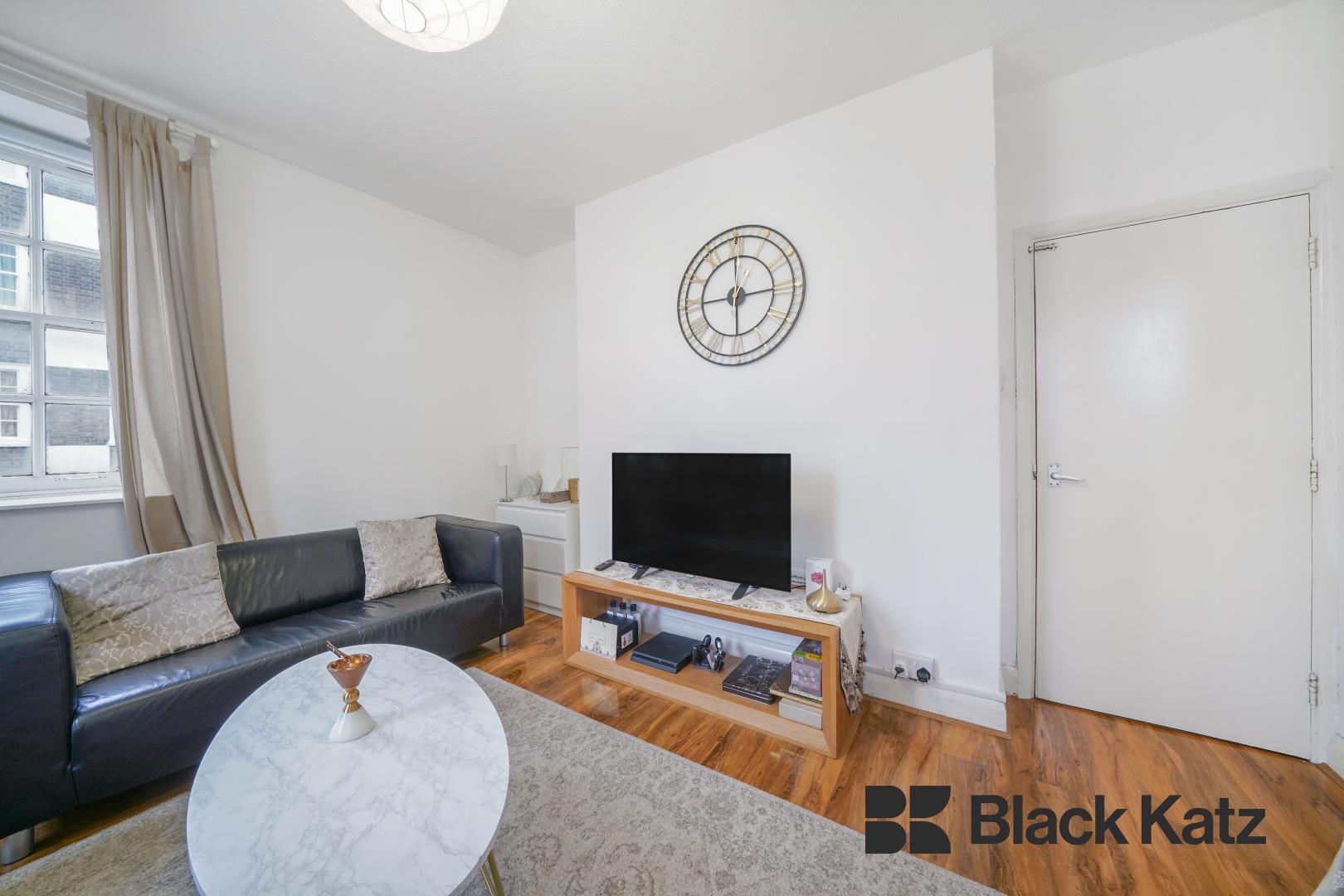 Bright and airy two bedroom flat with central location. Page Street, Westminster / Pimlico